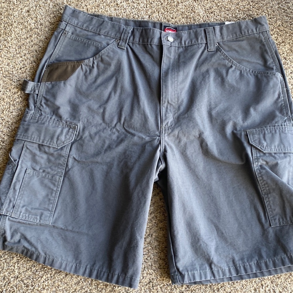Wrangler workwear gray shorts, size 42 men’s
